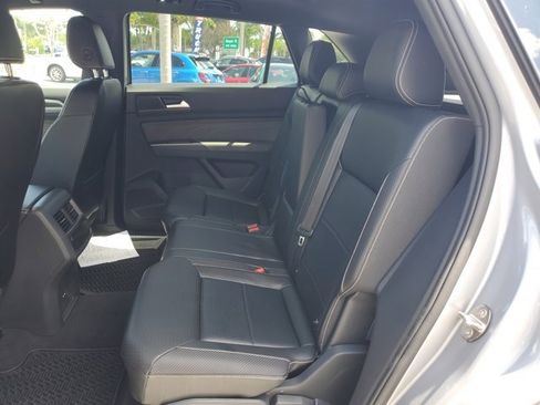 Used 2022 Volkswagen Atlas Cross Sport SEL R-Line AWD/4WD image 18