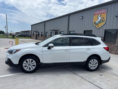 Used 2018 Subaru Outback 2.5i Premium AWD/4WD image 18