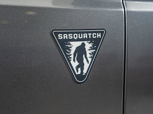 Used 2022 Ford Bronco 2-Door w/ Sasquatch Package AWD/4WD image 10