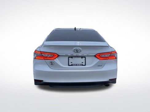 Used 2018 Toyota Camry XLE image 14