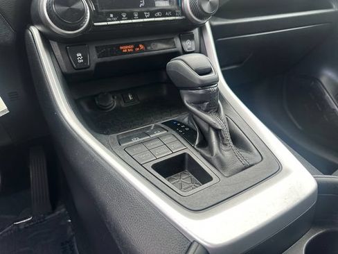 Used 2019 Toyota RAV4 LE w/ All Weather Liner Package AWD/4WD image 23