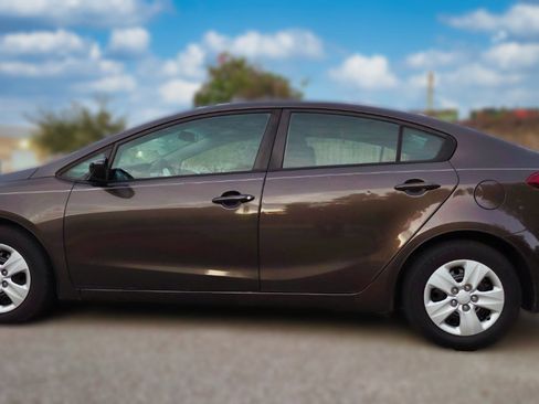 Used 2017 Kia Forte LX image 8