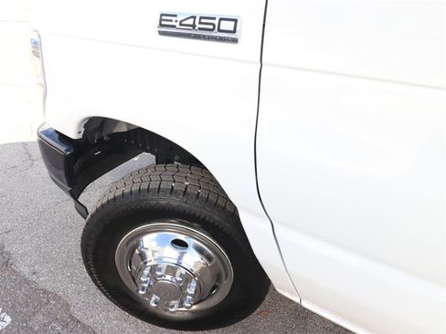 Certified 2024 Ford E-450 and Econoline 450 Super Duty w/ Power Windows & Locks Group image 8