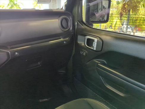 Certified 2021 Jeep Gladiator Sport image 17