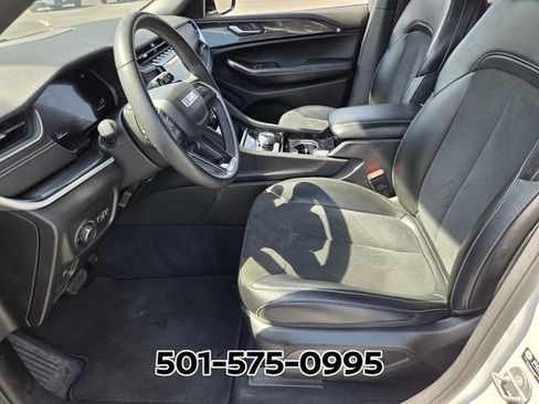 Used 2023 Jeep Grand Cherokee Altitude AWD/4WD image 9