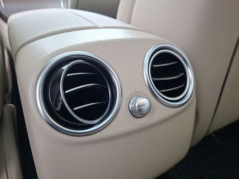 Used 2022 Mercedes-Benz GLC 300 4MATIC image 11