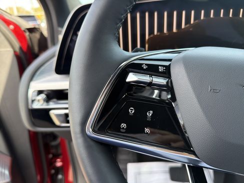 Used 2024 Cadillac Lyriq Luxury image 15