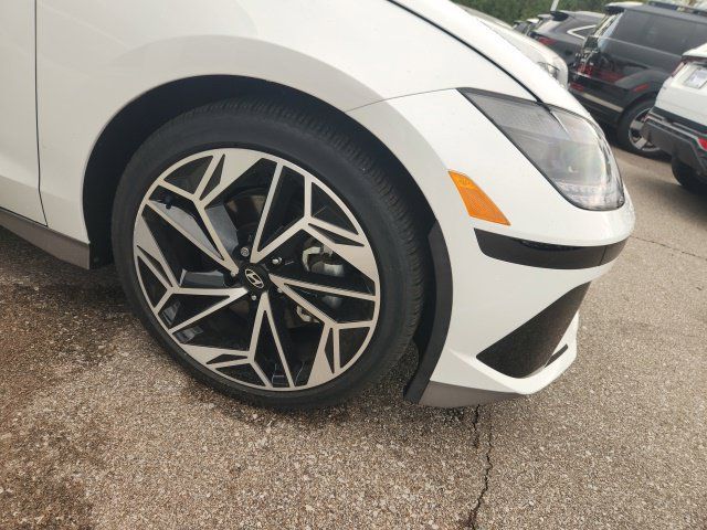 Used 2025 Hyundai Ioniq 6 SEL AWD/4WD image 2