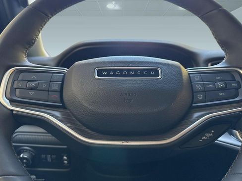 Used 2024 Jeep Wagoneer L Series III w/ Flexible Seating Group AWD/4WD image 10