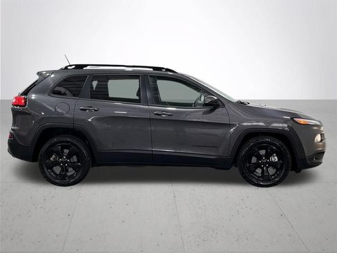 Used 2016 Jeep Cherokee Latitude FWD image 9