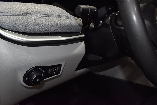 Certified 2024 Jeep Compass Latitude AWD/4WD image 30