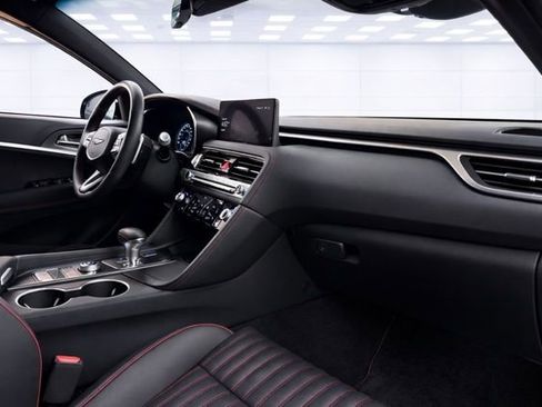 Used 2025 Genesis G70 2.5T w/ Sport Prestige Package image 18