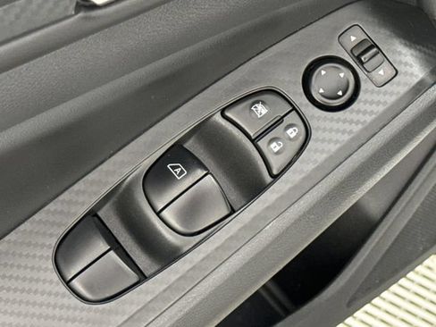 Used 2024 Nissan Altima 2.5 SV FWD image 14
