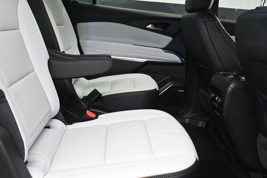 Used 2025 Chevrolet Traverse High Country w/ LPO, Floor Liner Package FWD image 19
