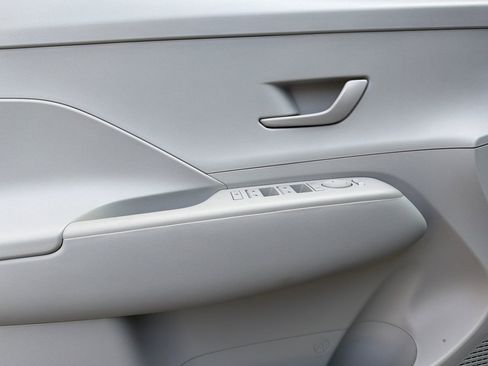 New 2026 Hyundai Kona SE image 11