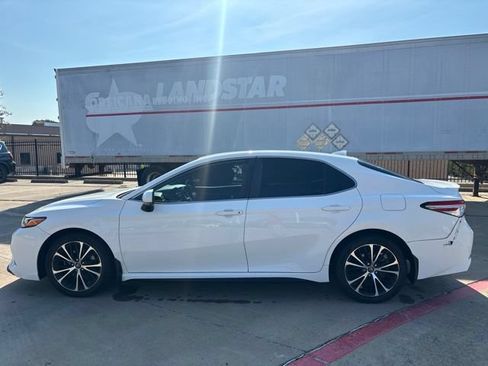 Used 2020 Toyota Camry SE w/ Convenience Package FWD image 8