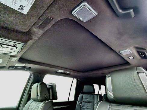 Used 2025 Cadillac Escalade ESV Sport Platinum AWD/4WD image 31
