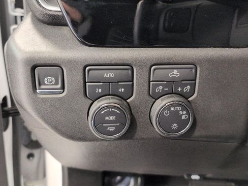 Used 2024 Chevrolet Silverado 1500 LT AWD/4WD image 11