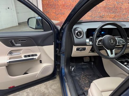 Certified 2021 Mercedes-Benz GLB 250 4MATIC image 9