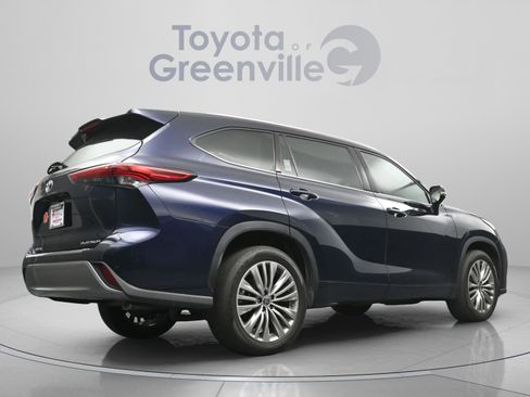 Used 2022 Toyota Highlander Platinum FWD image 14