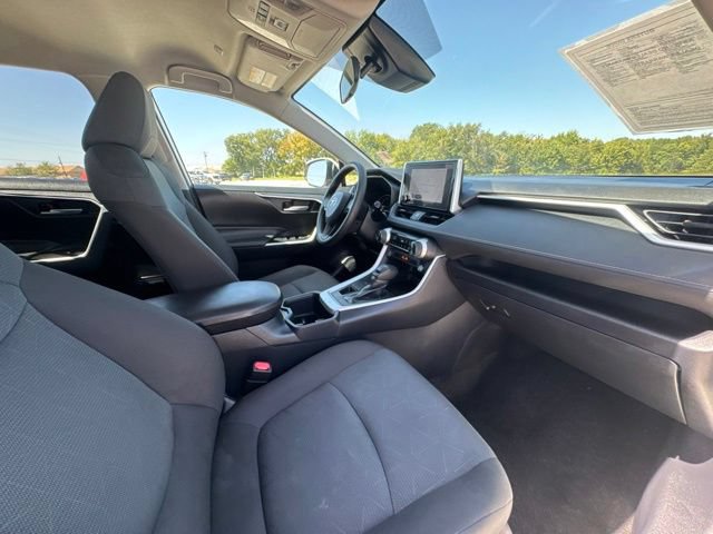 Used 2025 Toyota RAV4 XLE AWD/4WD image 17