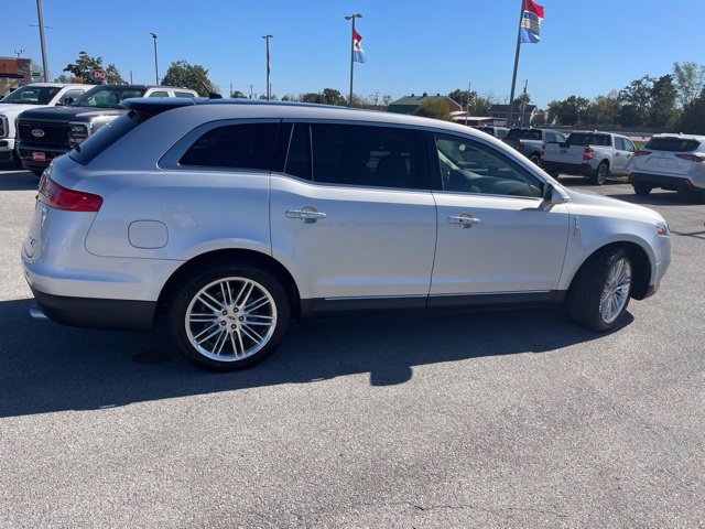 Used 2019 Lincoln MKT AWD image 12