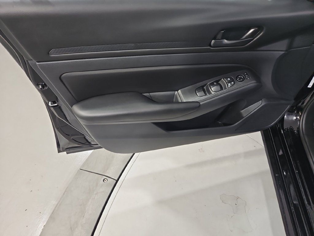 Certified 2025 Nissan Altima 2.5 S FWD image 12