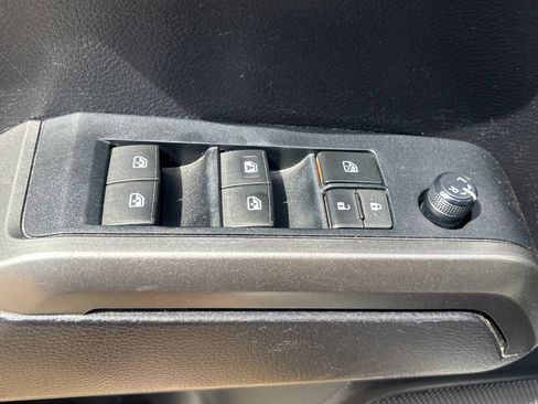 Used 2021 Toyota Tacoma SR5 RWD image 7
