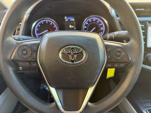 Used 2019 Toyota Camry LE image 11