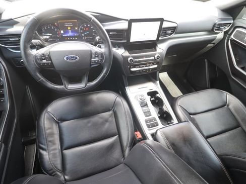 Used 2020 Ford Explorer XLT w/ Equipment Group 202A RWD image 6