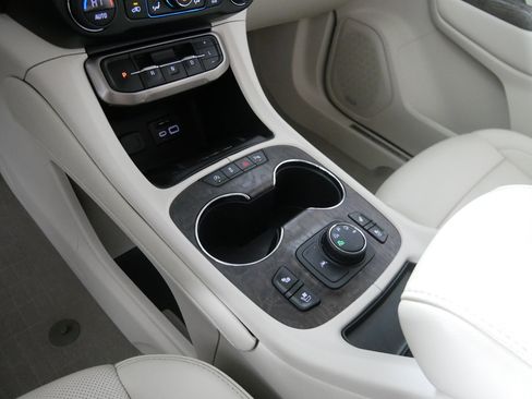 Used 2023 GMC Acadia Denali w/ Denali Ultimate Package image 24