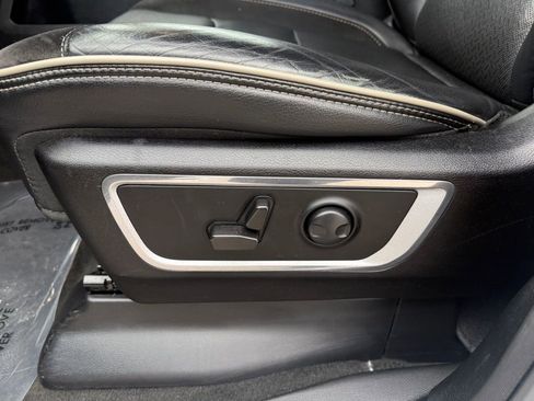 Used 2023 RAM 1500 Laramie image 6