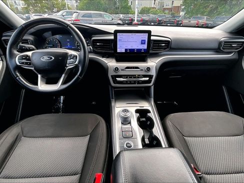 Used 2023 Ford Explorer XLT AWD/4WD image 13