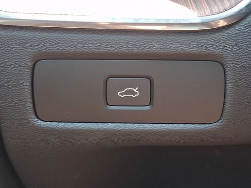 Used 2024 Volvo XC60 B5 Plus w/ Protection Package Premier AWD/4WD image 26