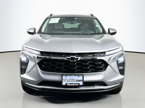 New 2025 Chevrolet Trax LT w/ Driver Confidence Package FWD image 2