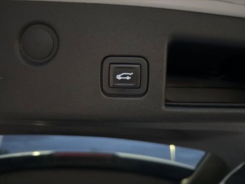 Used 2018 Chevrolet Equinox LT image 9