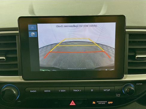 Used 2025 Hyundai Venue SEL FWD image 21