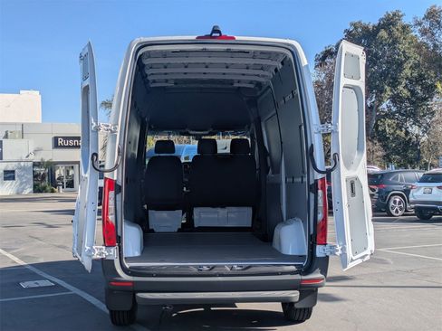 New 2025 Mercedes-Benz Sprinter 2500 image 10