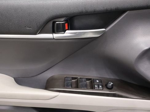 Used 2023 Toyota Camry SE image 16