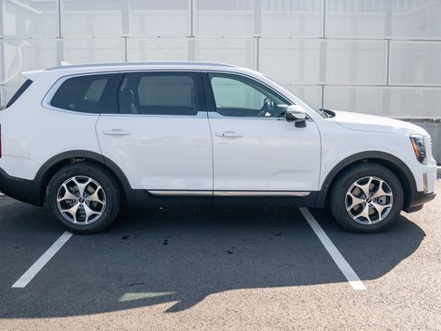 Used 2022 Kia Telluride EX w/ Towing Package image 8