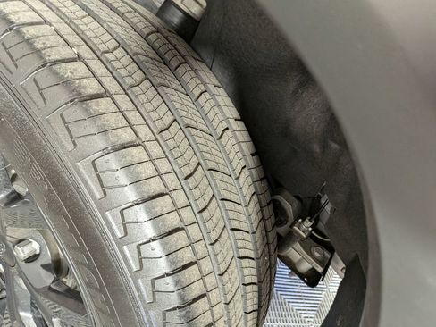 Certified 2025 Jeep Grand Cherokee Altitude AWD/4WD image 17