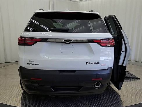 Used 2023 Chevrolet Traverse RS image 7