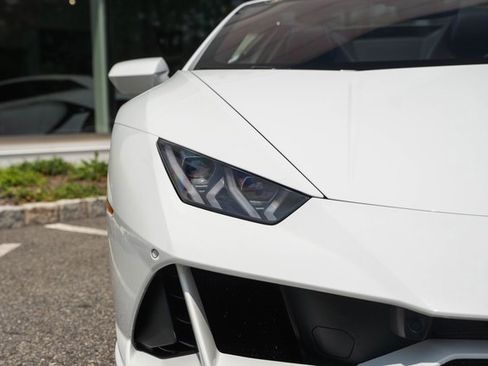 Used 2020 Lamborghini Huracan EVO image 15