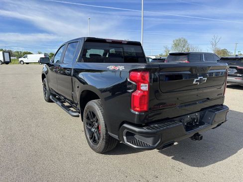 Used 2021 Chevrolet Silverado 1500 RST w/ Redline Edition AWD/4WD image 3