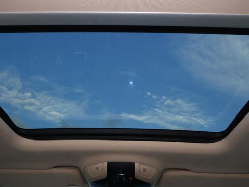 Used 2017 Maserati Levante image 12