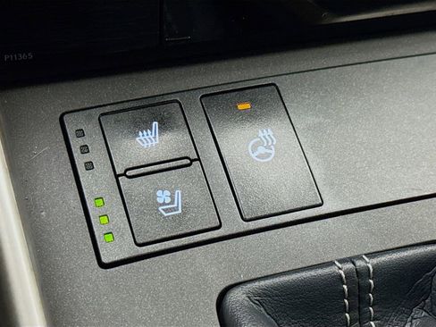 Used 2017 Lexus IS 350 AWD image 18