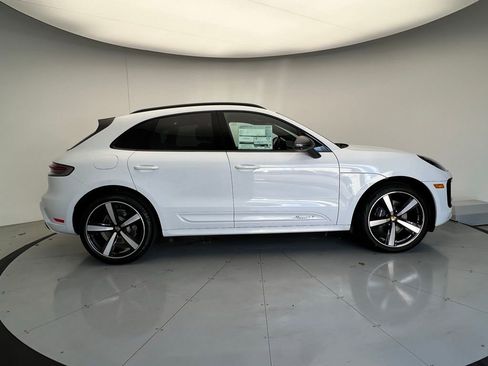 Certified 2025 Porsche Macan Turbo image 23