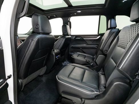 Used 2024 GMC Acadia Denali w/ Super Cruise Package image 26