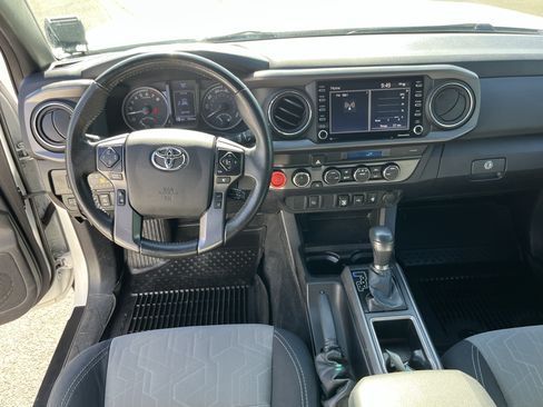 Used 2021 Toyota Tacoma TRD Off-Road AWD/4WD image 12