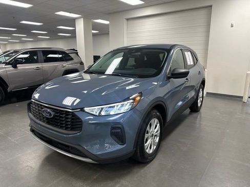 Used 2023 Ford Escape Active AWD/4WD image 3